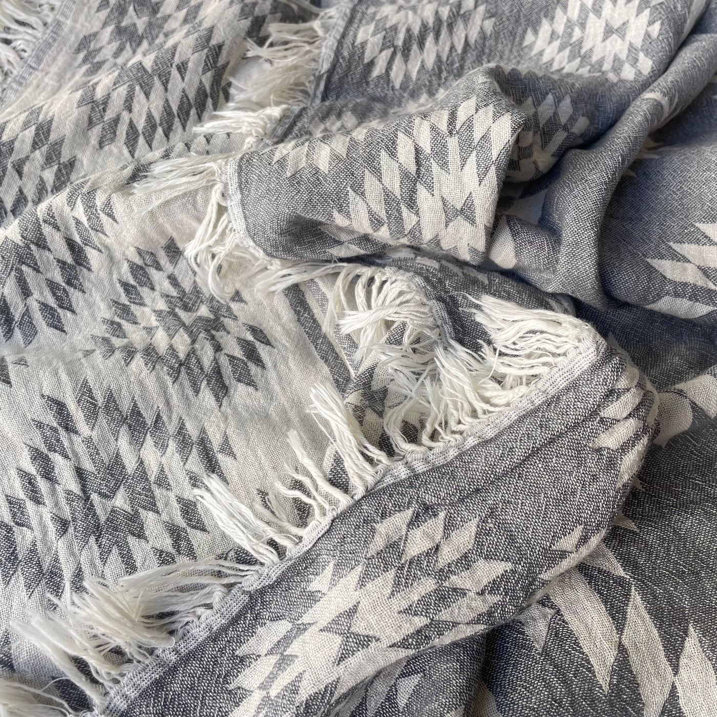 Amor - luxury beach towel grey/white